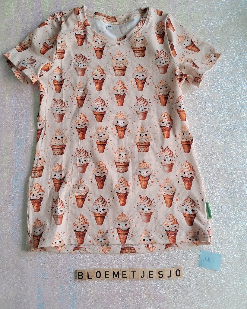 Tshirt 140 handgemaakt schattige ijsjes, Verzenden, Jongen of Meisje, Nieuw, Bloemetjesjo
