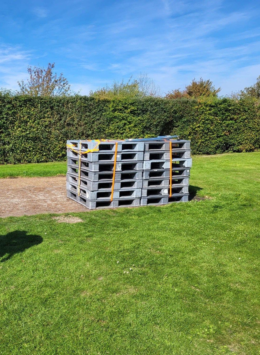 Kunststof pallets voortent ondervloer ophalen Renesse, Ophalen, Gebruikt