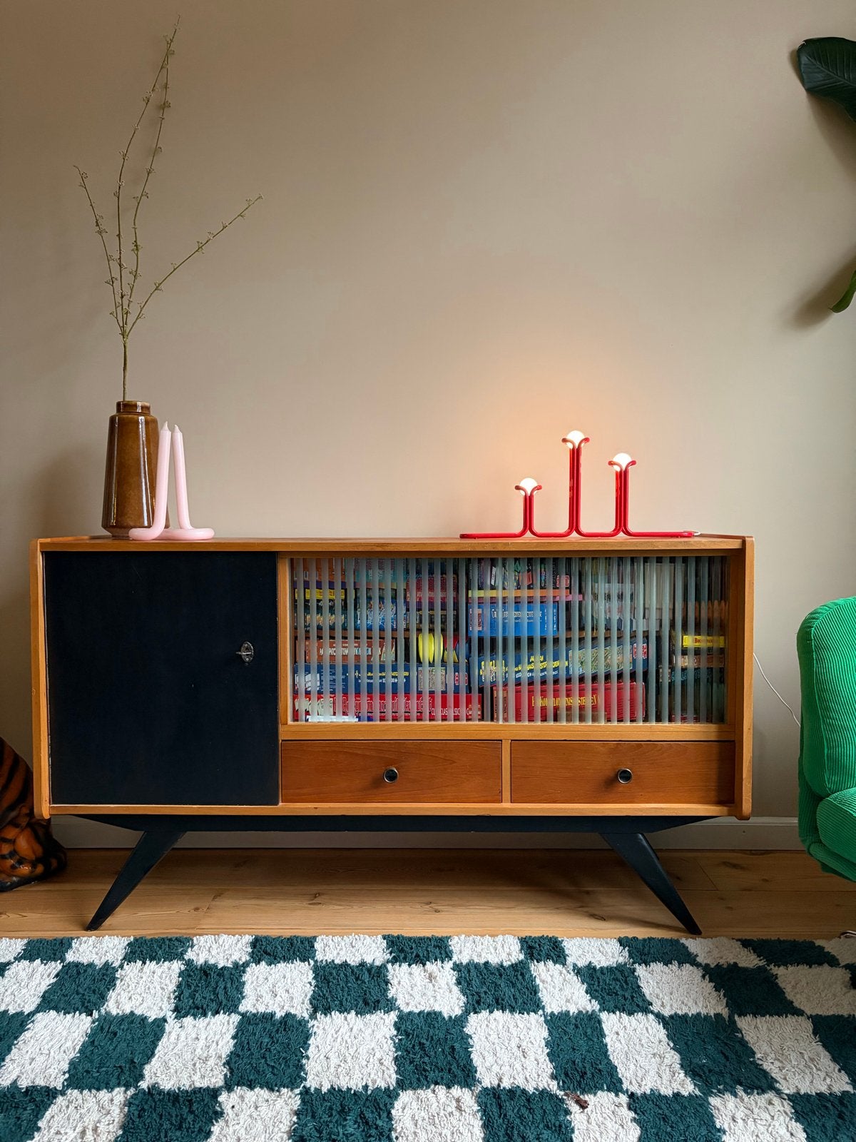 Mid century vintage dressoir met ribbelglas en lades, Gebruikt, Met lade(s), Ophalen of Verzenden, Glas