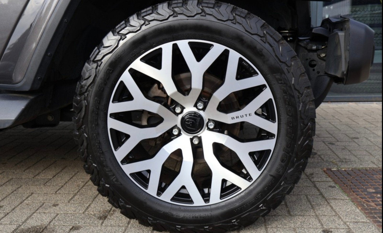Bijna nieuwe 20" Brute Wielen, Auto-onderdelen, Banden en Velgen, Ophalen, Nieuw, All Season, Band(en)