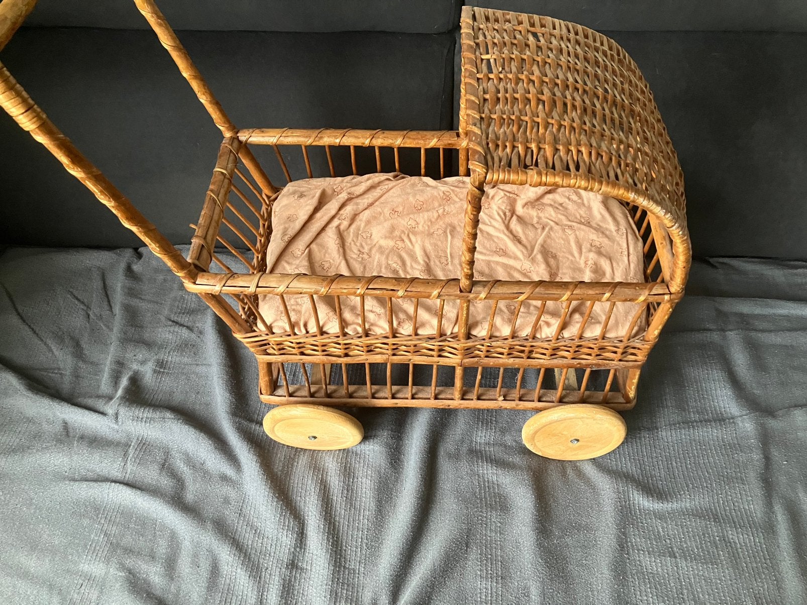 Vintage rotan poppenwagen, Ophalen, Gebruikt