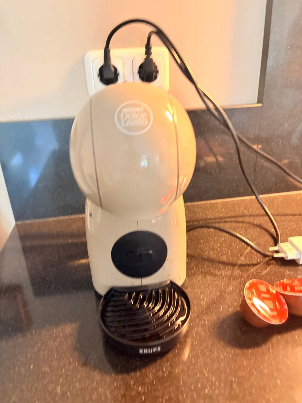 Nescafé Dolce Gusto Piccolo XS Koffiezetapparaat Taupe, Witgoed en Apparatuur, Koffiezetapparaten, Ophalen, Koffiemachine, Zo goed als nieuw