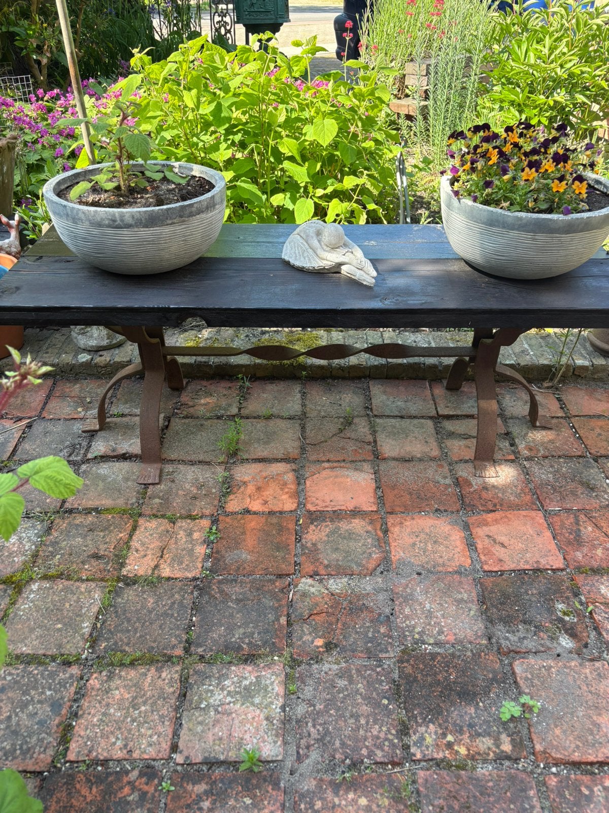 Tuinbankje / tafel met ijzeren onderstel, Ophalen, Zo goed als nieuw