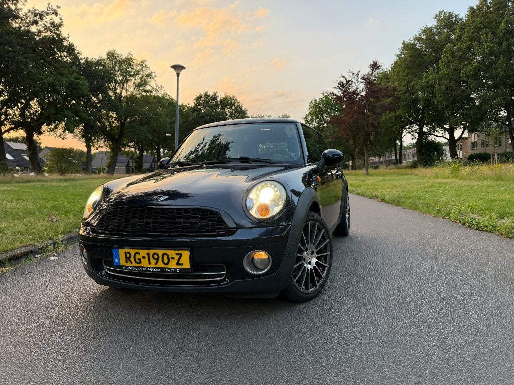 Mini 1.6 Cooper | Stoelverwarming | Xenon | Climate Control, Voorwielaandrijving, 750 kg, 4 cilinders, 4 stoelen