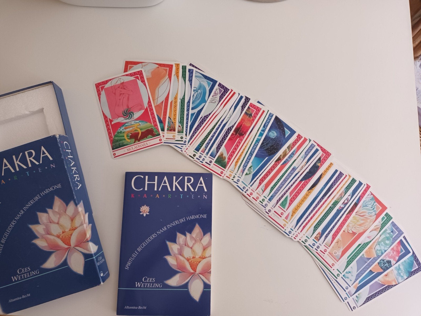 Cees Weteling - Chakrakaarten en boek, Gelezen, Spiritualiteit algemeen, Overige typen, Ophalen of Verzenden