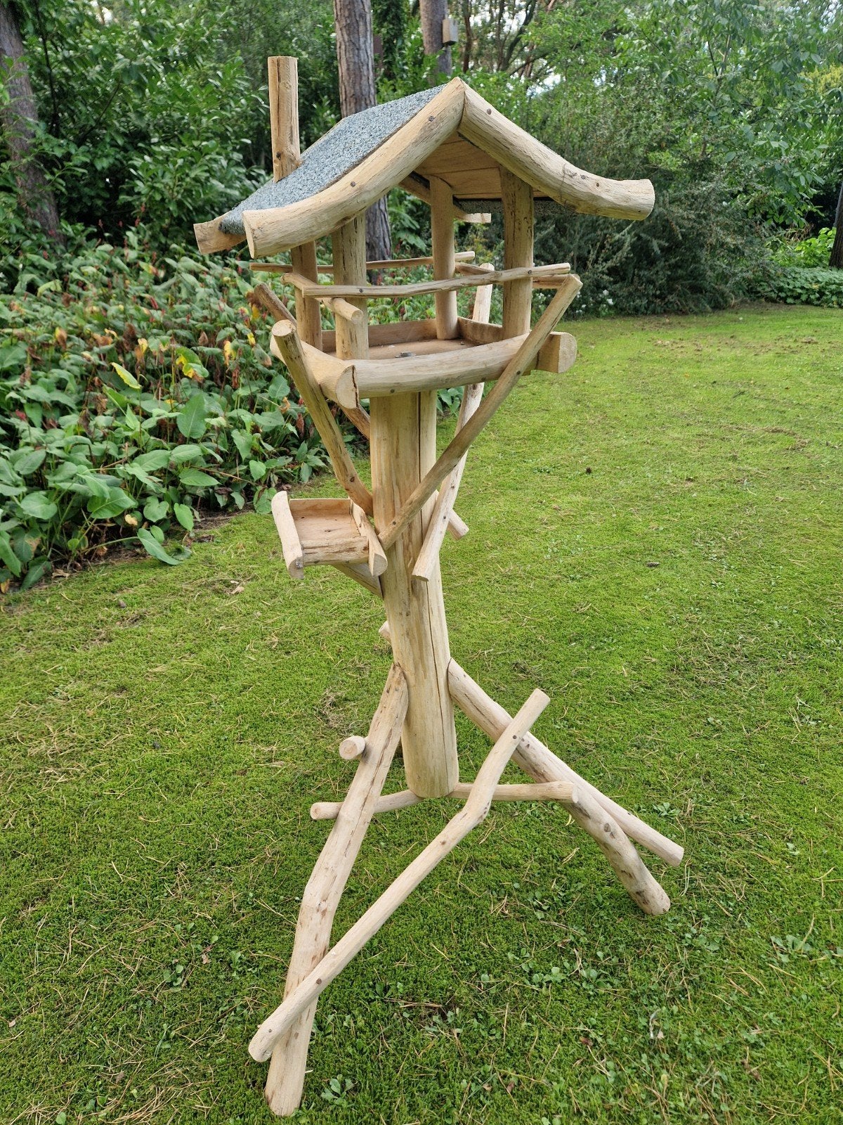 Handgemaakt voederhuis van geschilde stammetjes, Tuin en Terras, Ophalen, Nieuw