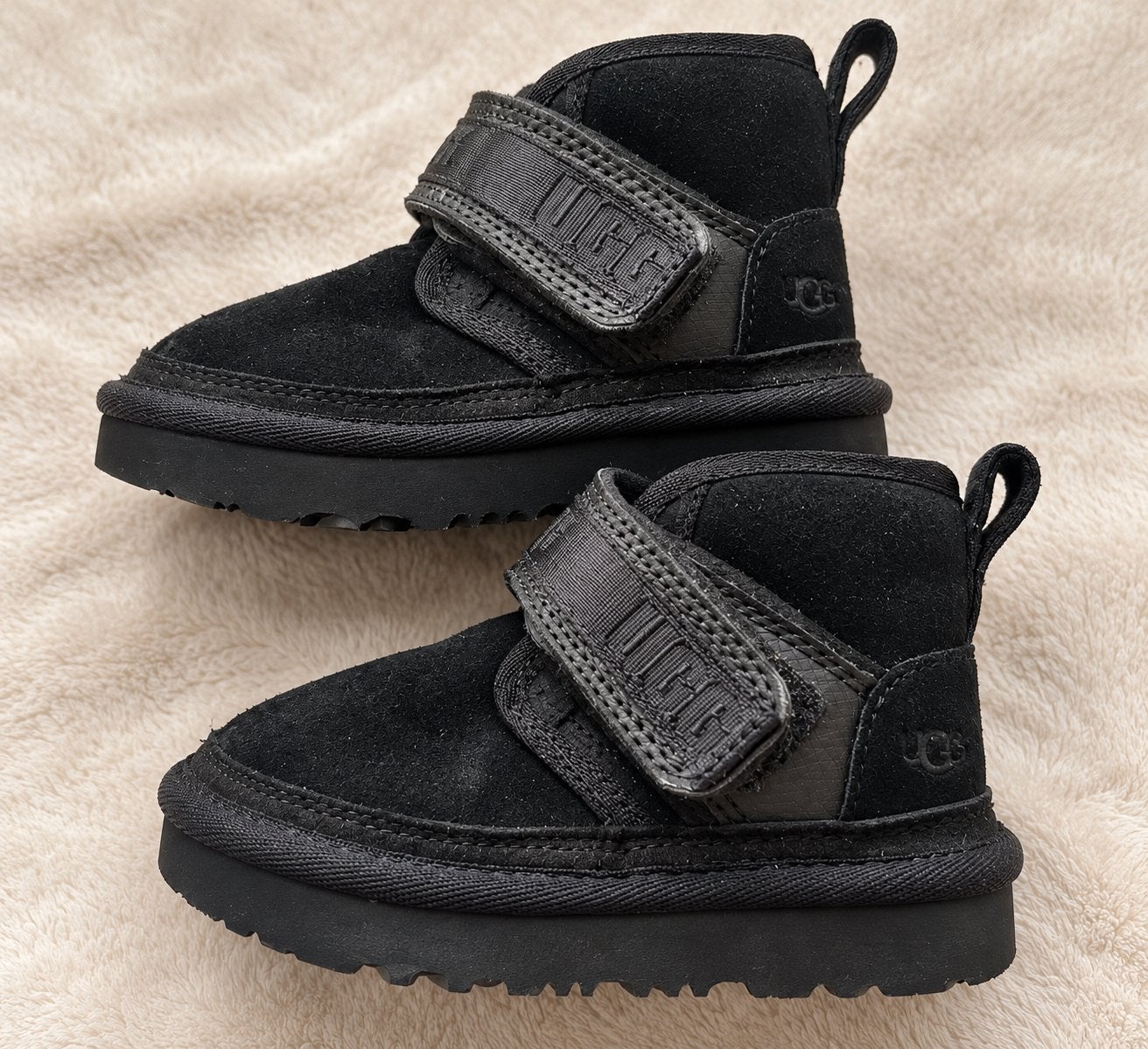 Ugg maat 23,5 zo goed als nieuw, Kinderen en Baby's, Ophalen, Zo goed als nieuw, Jongen of Meisje, Laarzen