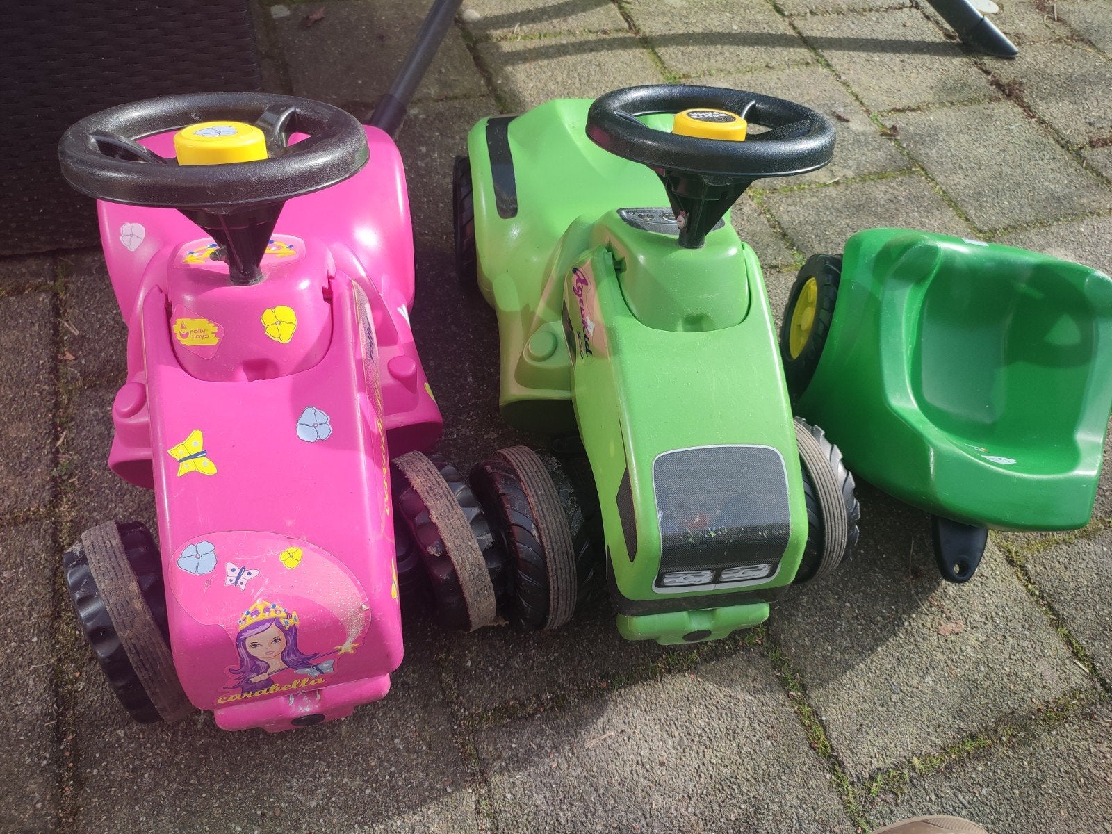 Twee trekkers groen en roze. John deere rolly toys, Kinderen en Baby's, Ophalen, Gebruikt