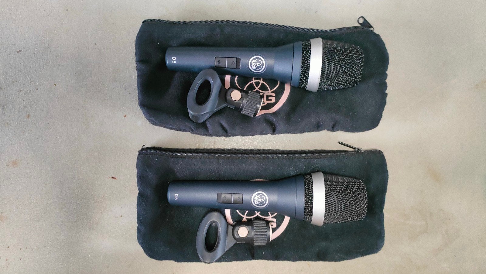 AKG D5 Supercardioïde Microfoon met Aan/Uit Schakelaar, Muziek en Instrumenten, Microfoons, Zo goed als nieuw, Zangmicrofoon, Ophalen of Verzenden