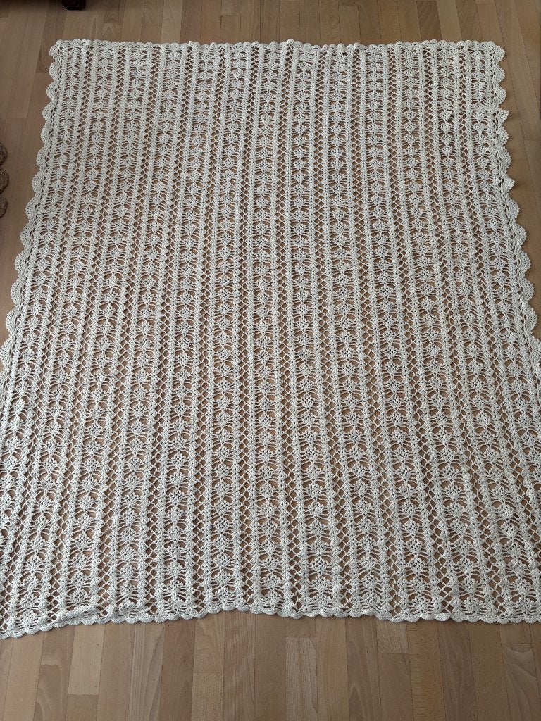 Mooie vintage gehaakte sprei kleed, Huis en Inrichting, Gebruikt, Ophalen of Verzenden, Sprei, Overige kleuren