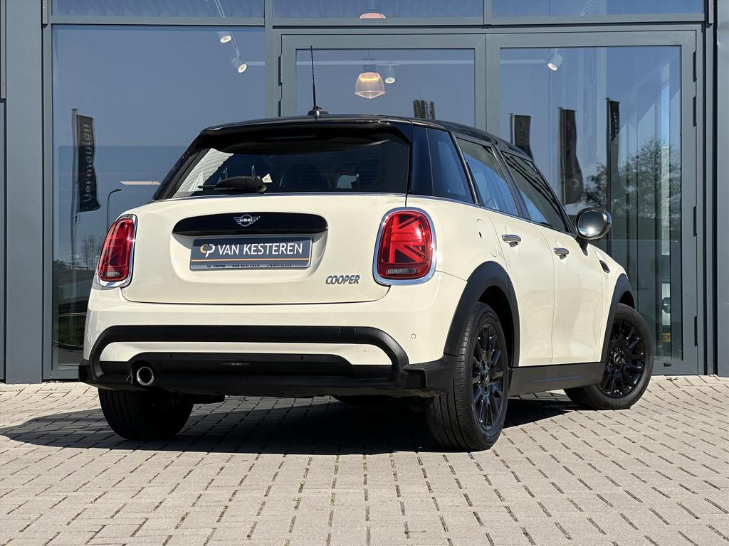 Mini Cooper 1.5 136pk Aut. Business Edition | Facelift | NAV, Auto's, Mini, Automaat, 136 pk, Gebruikt, Parkeersensor