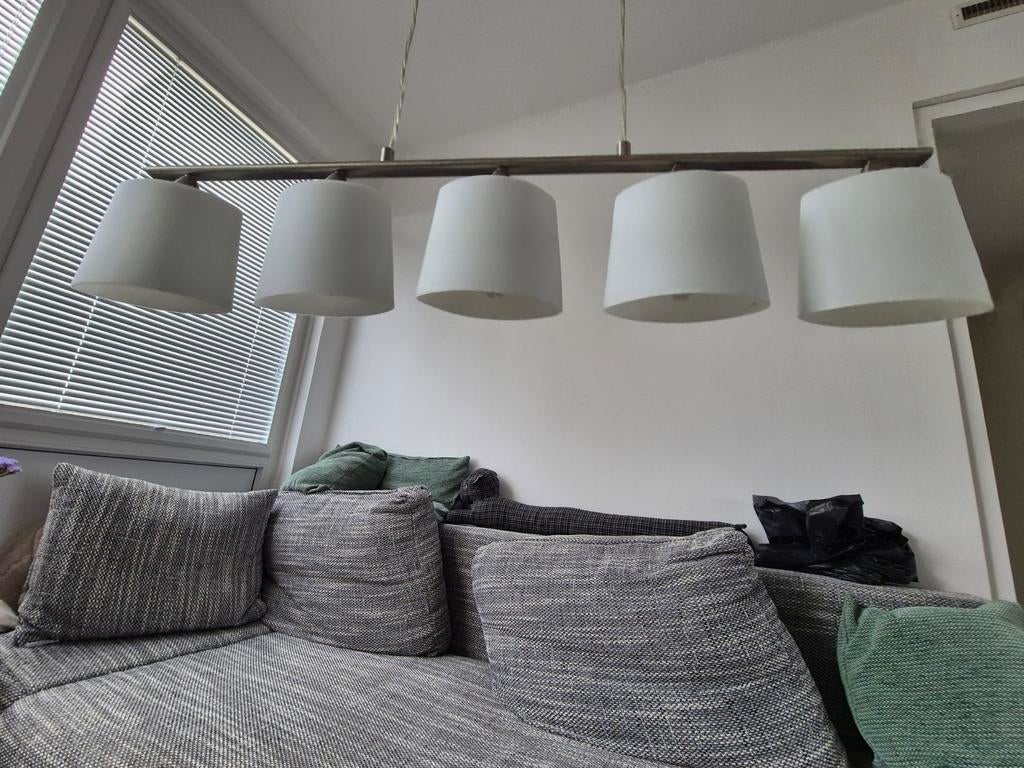 Staalgrijze hanglamp met 5 wit-glazen kappen + spaarlampen, Ophalen