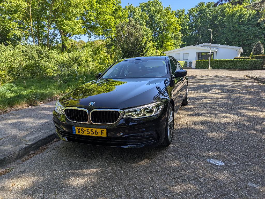 BMW 5-Serie 520i Zeer luxe, mooiste kleurcombinatie, Auto's, BMW, 1998 cc, 4 cilinders, 2000 kg, Zwart