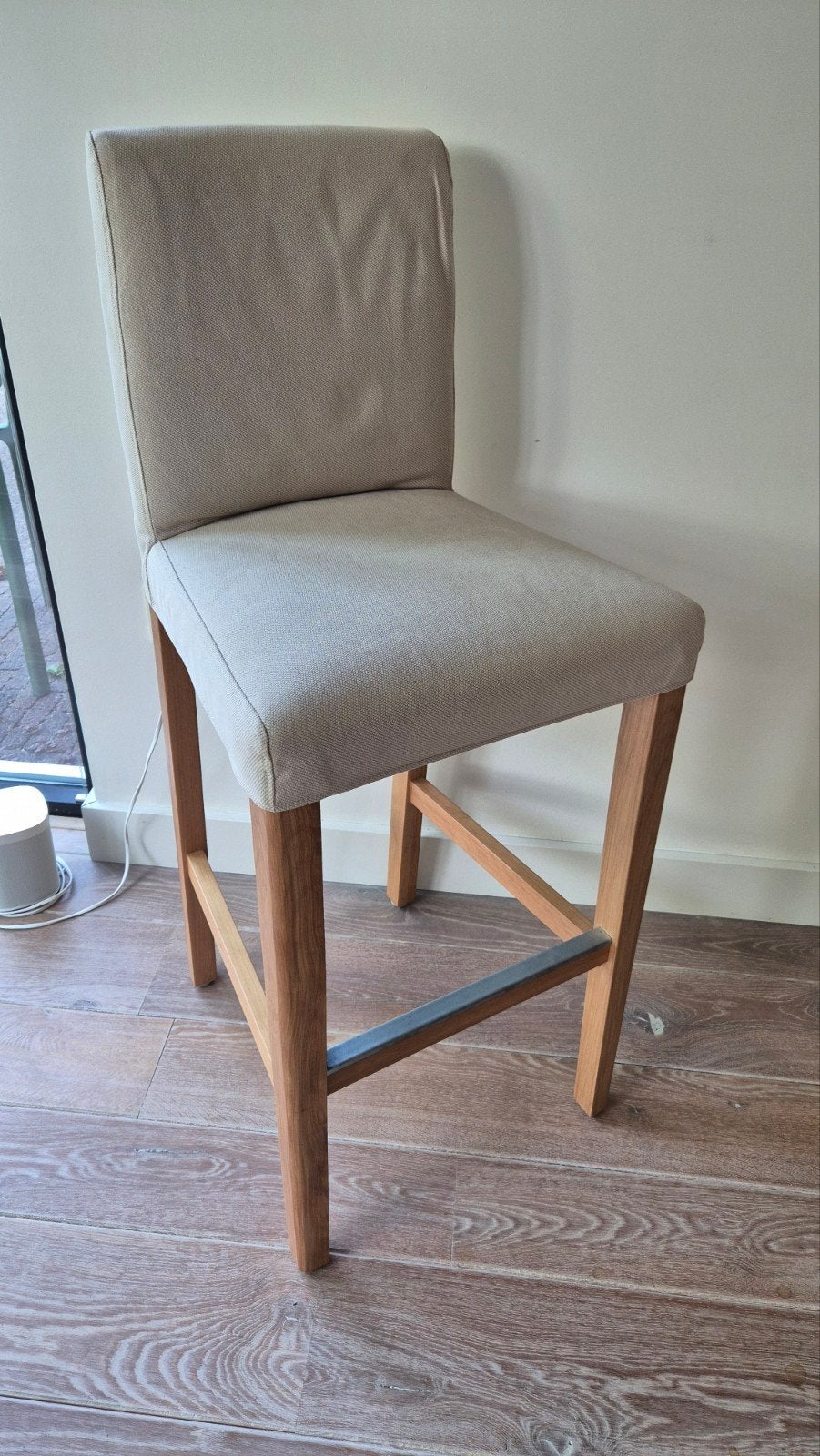IKEA BERGMUND Barkruk met rugleuning, eikenpatroon, beige, Ophalen, Met voetsteun, Zo goed als nieuw, Hout