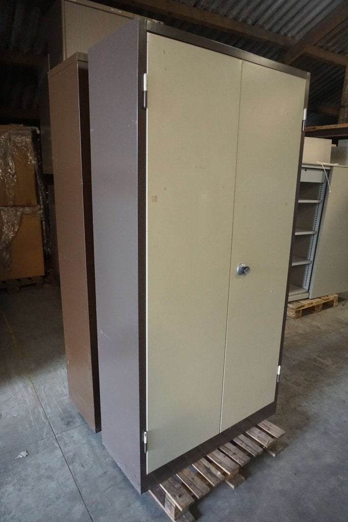 Metalen draaideurkast klapdeurkast voorraadkast garagekast, Huis en Inrichting, Gebruikt, 100 tot 150 cm, Niet ingevuld, Meerdere deuren