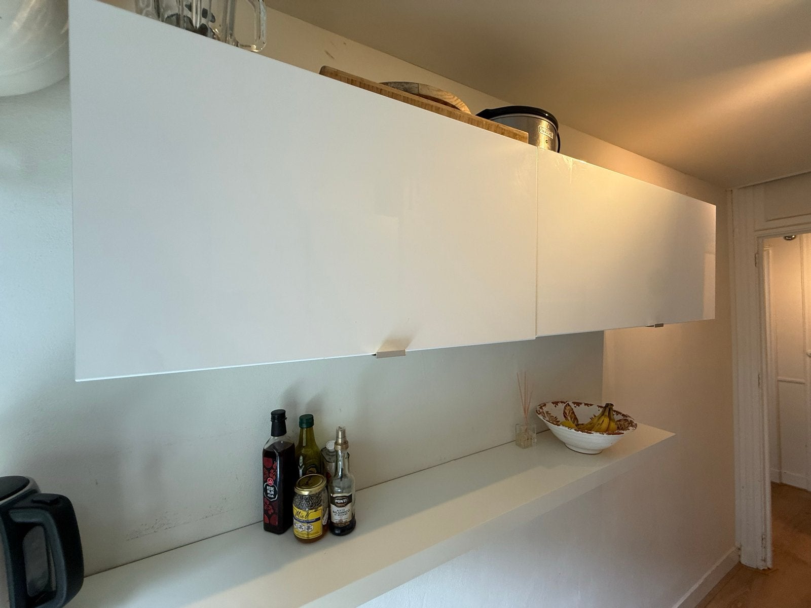 Ikea 2 x wit hoogglans kast met glazen plank liftdeur, Huis en Inrichting, Ophalen of Verzenden, Gebruikt