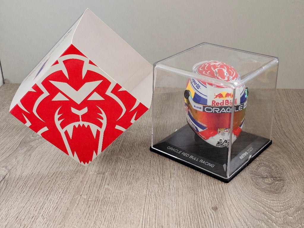 SALETOPPER: Helm 1:4, M. Verstappen # 1, RETRO 2023. <NIEUW>, Verzamelen, Ophalen of Verzenden, Nieuw, Formule 1