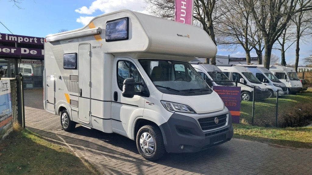Caravans And Camping Compacte