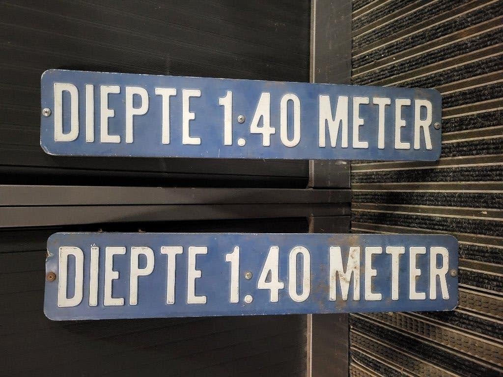 Bord met opdruk: diepte 1.40 Meter., Ophalen of Verzenden