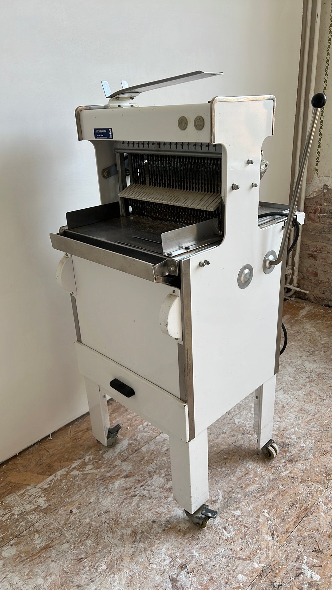 Professionele Broodsnijmachine - Perfect voor Bakkerijen, Witgoed en Apparatuur, 1600 gram deeg of meer, Ophalen, Gebruikt, Zonder timer