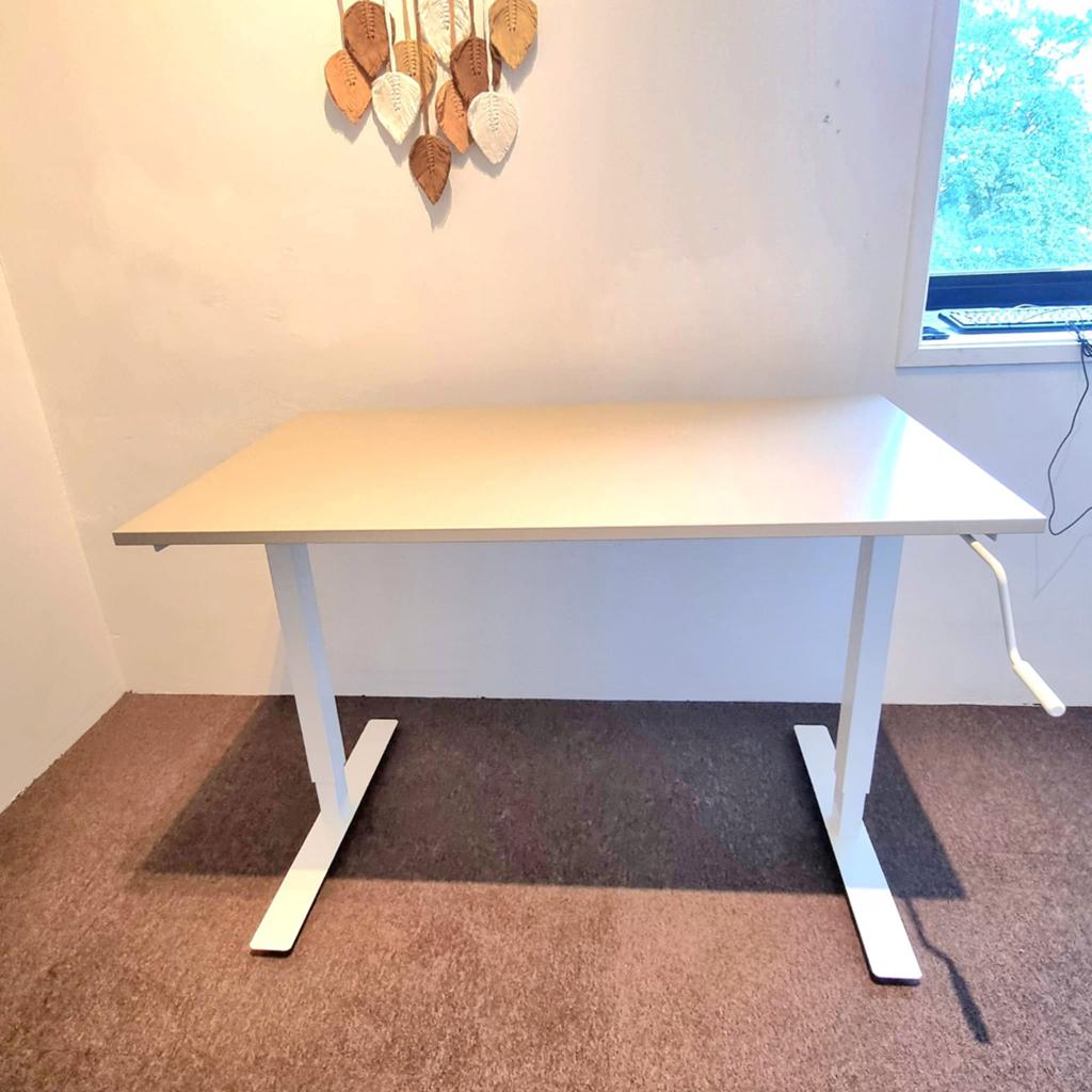 Zit-sta bureau - Handmatig verstelbaar - IKEA TROTTEN, Huis en Inrichting, Bureaus, Ophalen, Zit-sta bureau, 120 cm, In hoogte verstelbaar