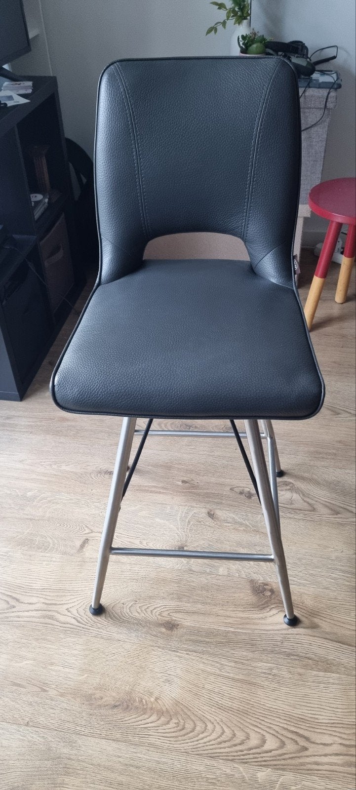 H&H barkruk - Grijs  leer met metalen onderstel, Huis en Inrichting, Stoelen, Ophalen of Verzenden, Zo goed als nieuw, Leer, Eén