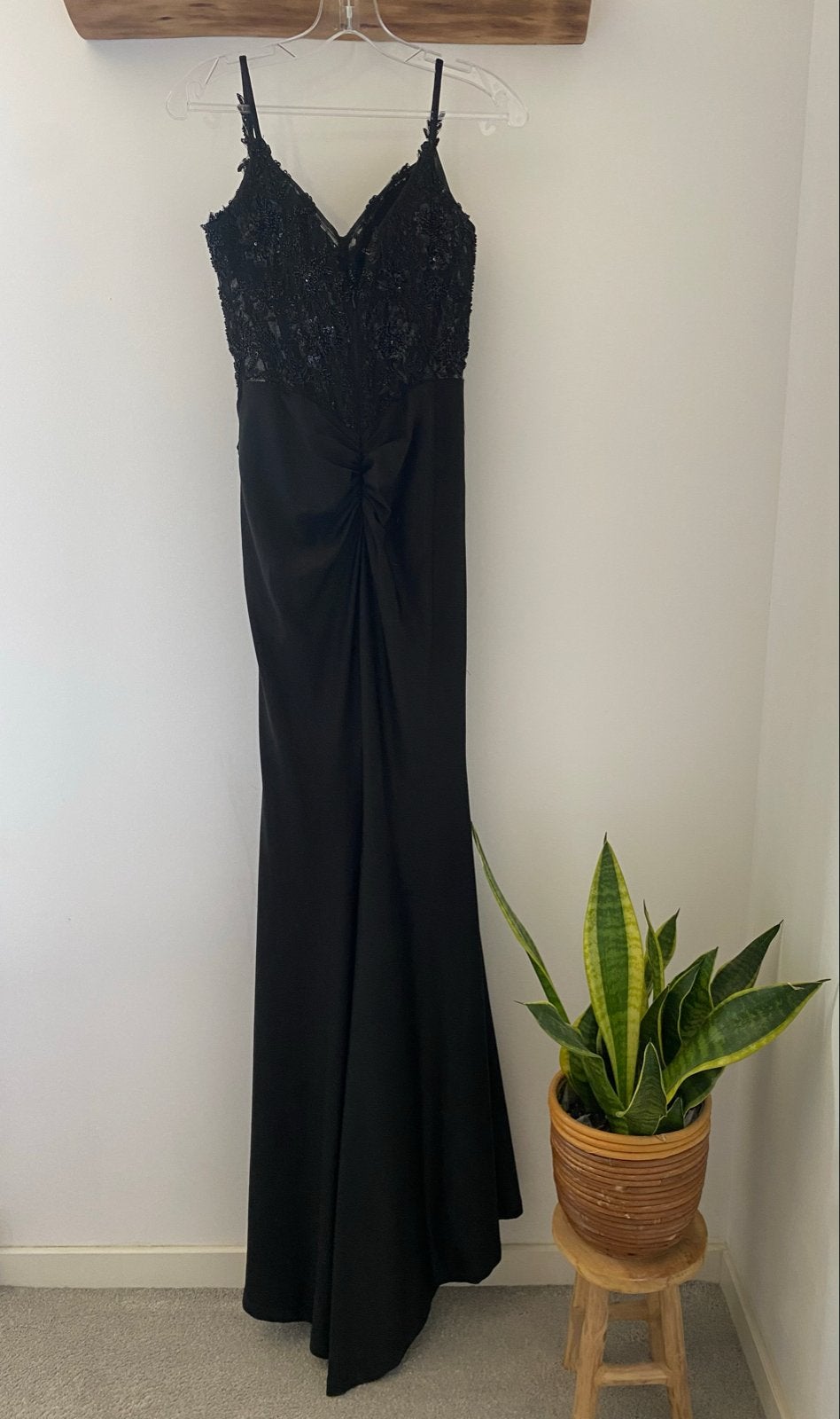 Zwarte galajurk met pailletten en split maat XS, Zwart, Ophalen of Verzenden, Zo goed als nieuw, Maat 34 (XS) of kleiner