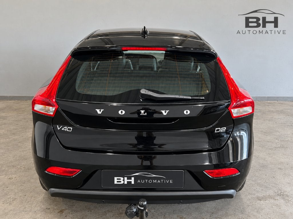 Volvo V40 2.0 D2 120PK 2017 Zwart, Voorwielaandrijving, Dealer onderhouden, 28 km/l, Zwart