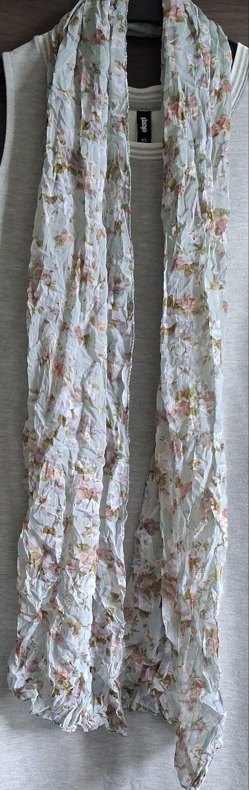 Lichte sjaal met print, Kleding | Dames, Mutsen, Sjaals en Handschoenen, Onbekend, Ophalen of Verzenden, Zo goed als nieuw, Sjaal