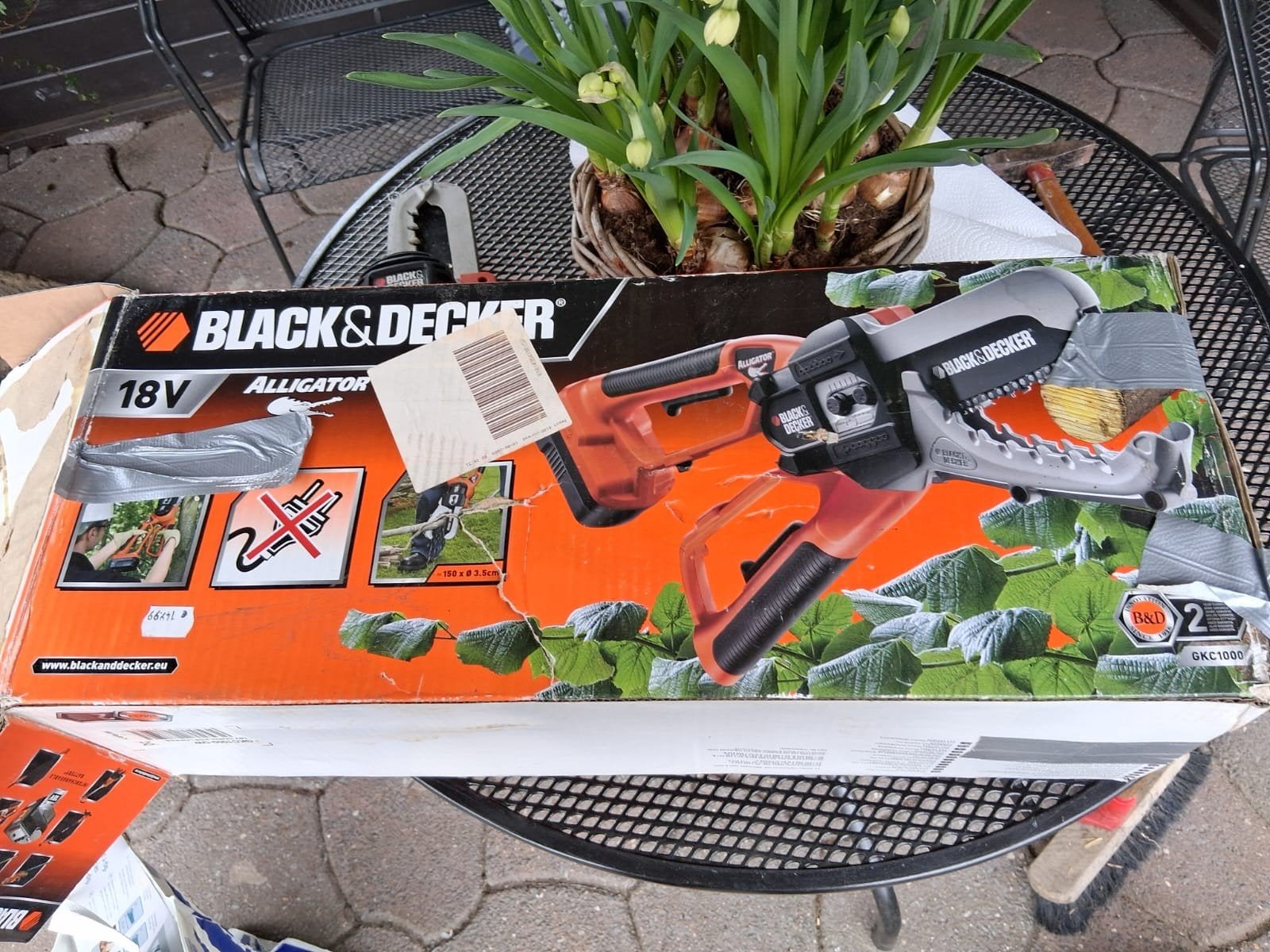 Black & Decker Alligator snoeizaag met accu's en lader, Ophalen, Gebruikt, Black & Decker