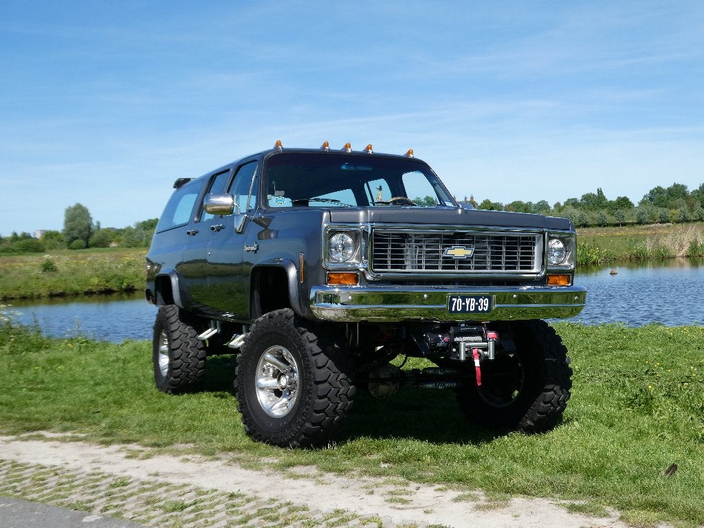 Chevrolet Suburban K20 4x4 Restomod – nergens op bezuinigd, Auto's, Chevrolet, Suburban, 8 cilinders, Sound system, 2000 kg