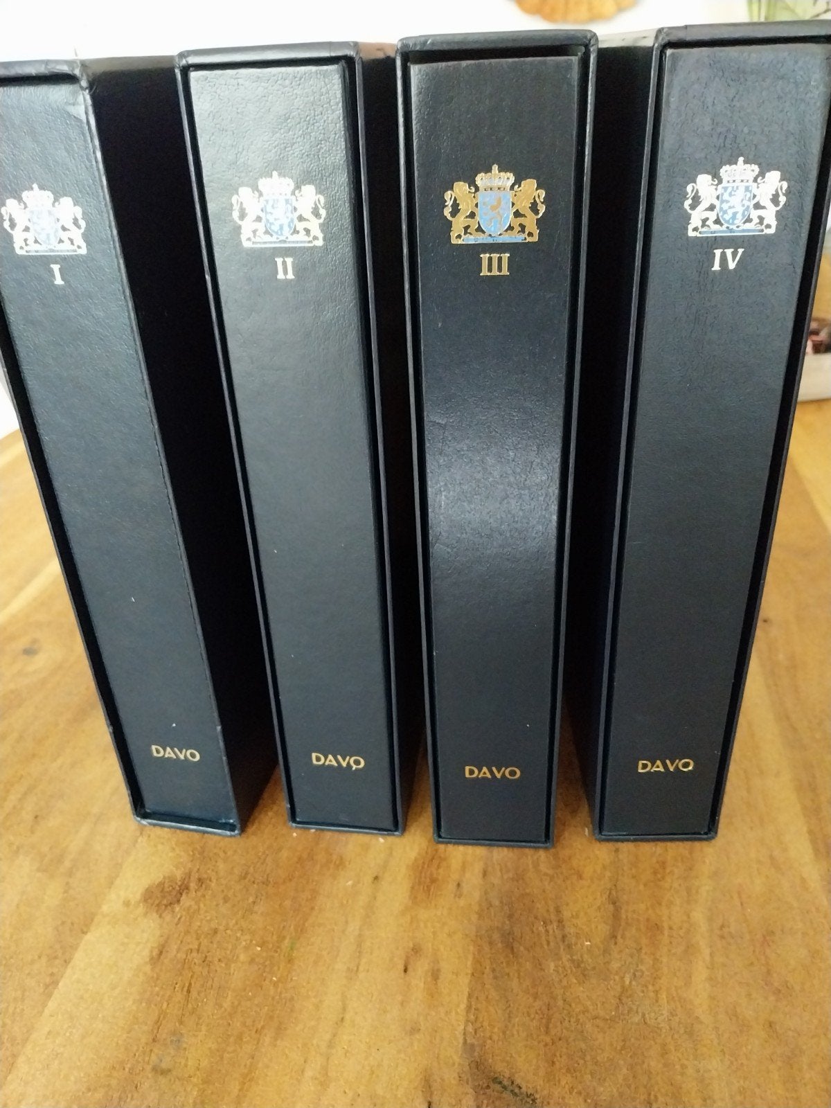 Luxe Davo 1 T/M 4   voor Nederlandse zegels met cassettes., Ophalen of Verzenden, Verzamelalbum