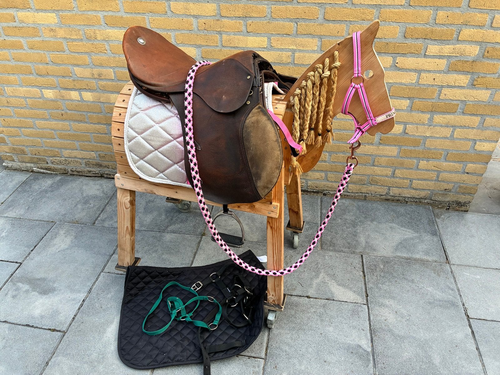 Houten Hobby Horse met accessoires en wieltjes, Ophalen, Gebruikt, Jongen of Meisje