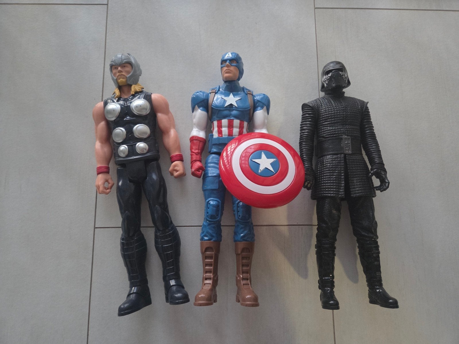 Actiefiguren: Thor, Captain America en Kylo Ren, Ophalen of Verzenden, Gebruikt