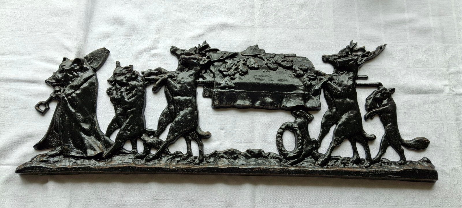 Antiek Gietijzeren Wandreliëf "De Begrafenis van de Jager", Ophalen of Verzenden