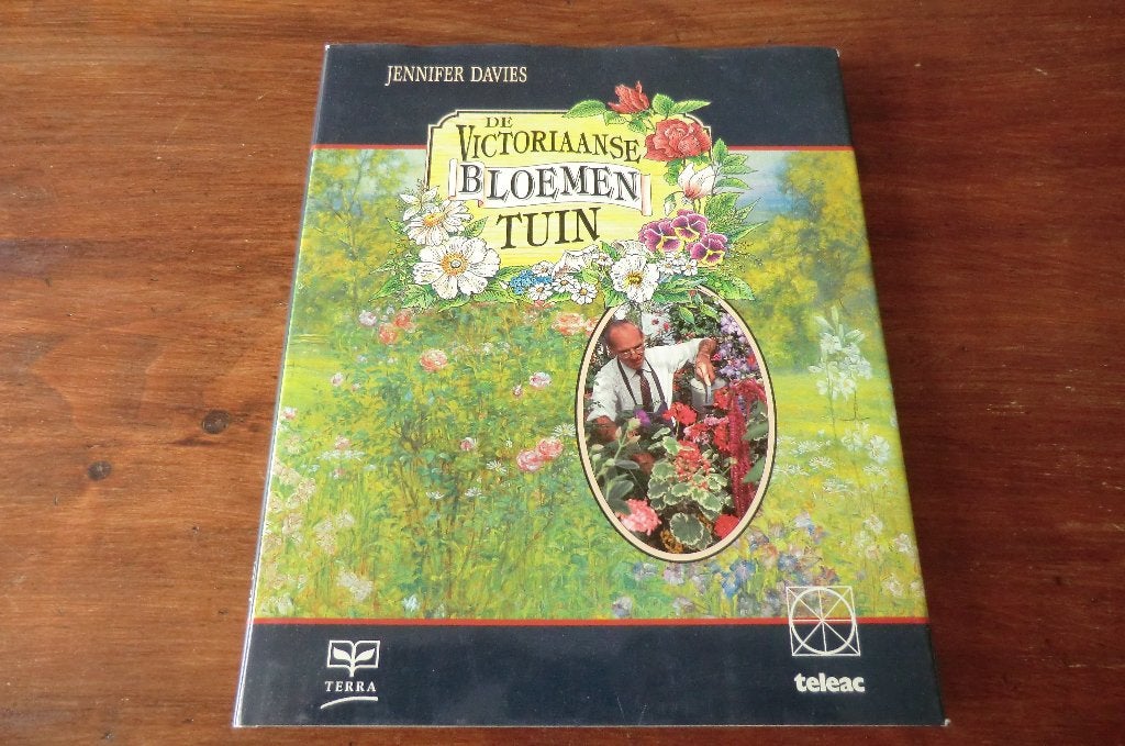 boek - De Victoriaanse bloementuin - Jennifer Davies, Ophalen of Verzenden, Gelezen, Tuinontwerpen