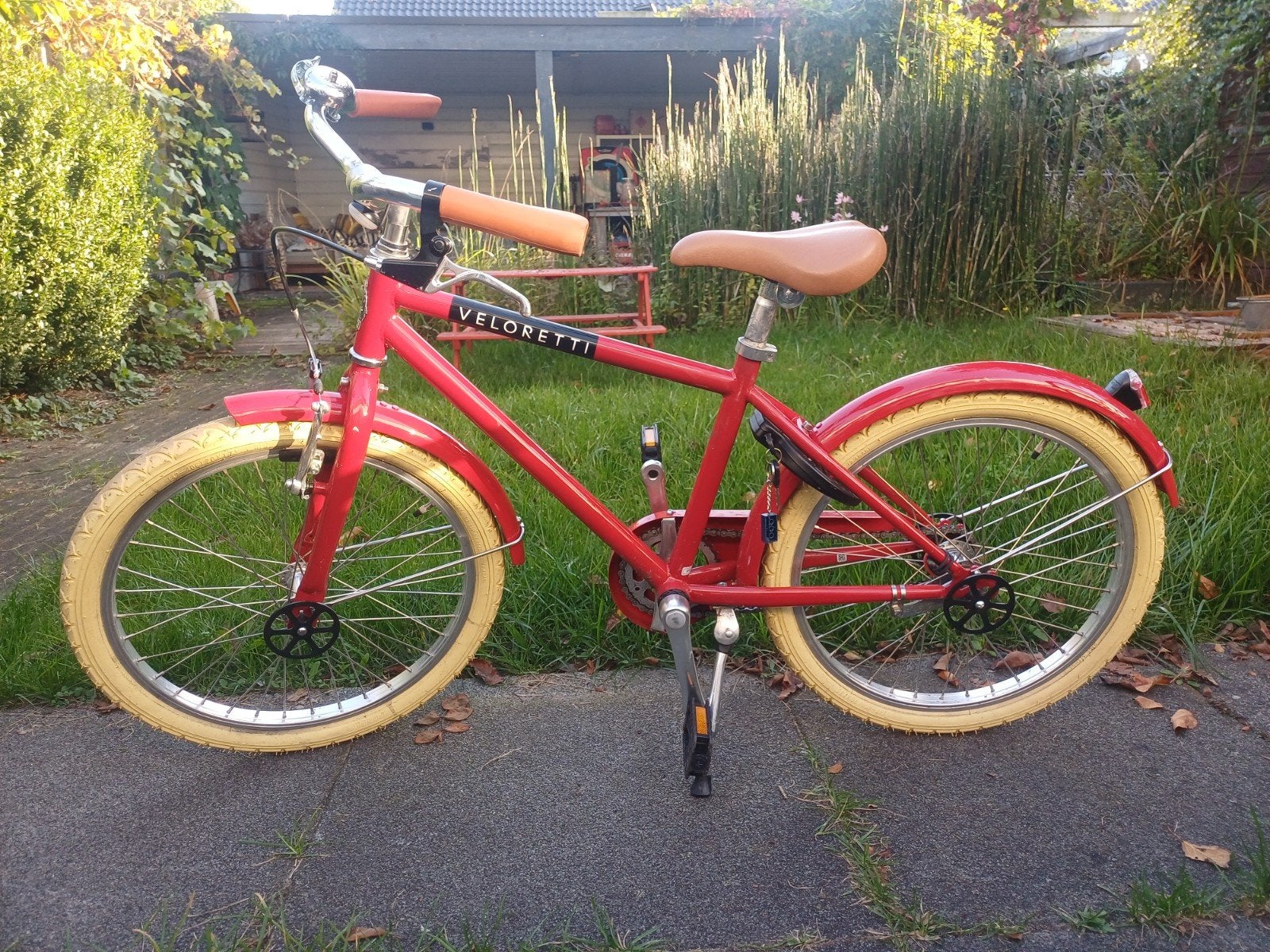 Veloretti Kinderfiets - Rood met Crème Banden, Ophalen, Veloretti, Zo goed als nieuw, Terugtraprem