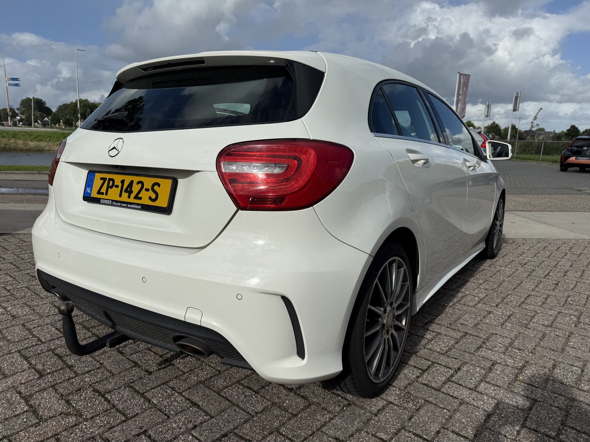 Mercedes-Benz A-Klasse 180 Prestige AMG-line * Camera * Trek, Voorwielaandrijving, Gebruikt, 4 cilinders, 1595 cc