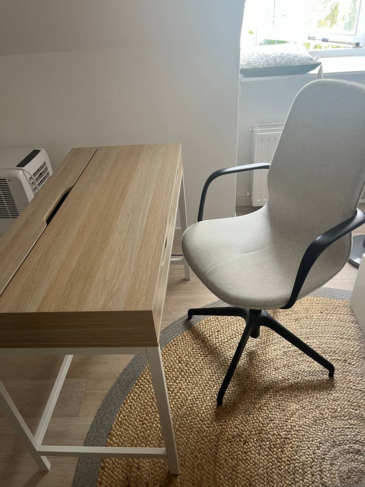 IKEA ALEX Bureau en LÅNGFJÄLL Bureaustoel, Ophalen, Met lades, Spaanplaat of MDF, Zo goed als nieuw