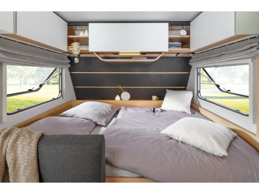 LMC Style 490 K model 2027, stapelbed, Caravans en Kamperen, Caravans, Dwarsbed, Schokbreker, Bedrijf, Treinzit