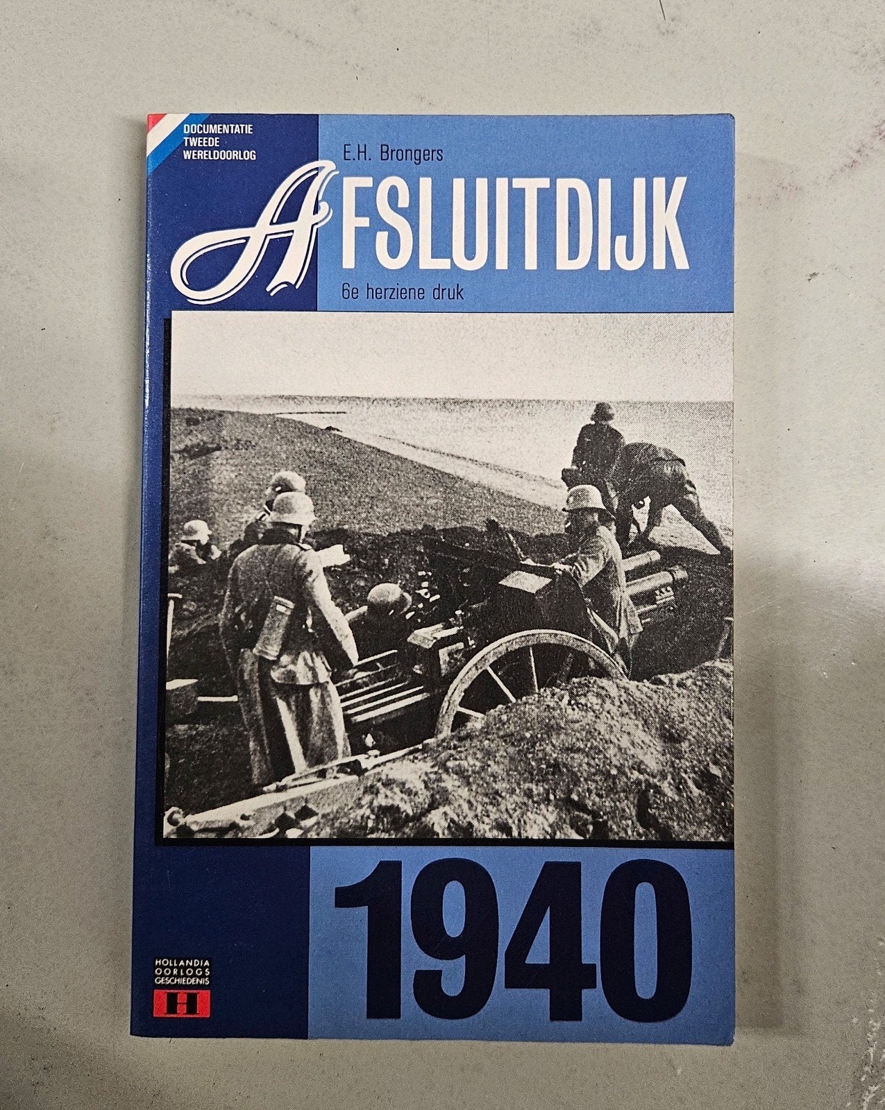 Boek: Afsluitdijk 1940, Boeken, Ophalen of Verzenden, Tweede Wereldoorlog, Gelezen, E.H. Brongers