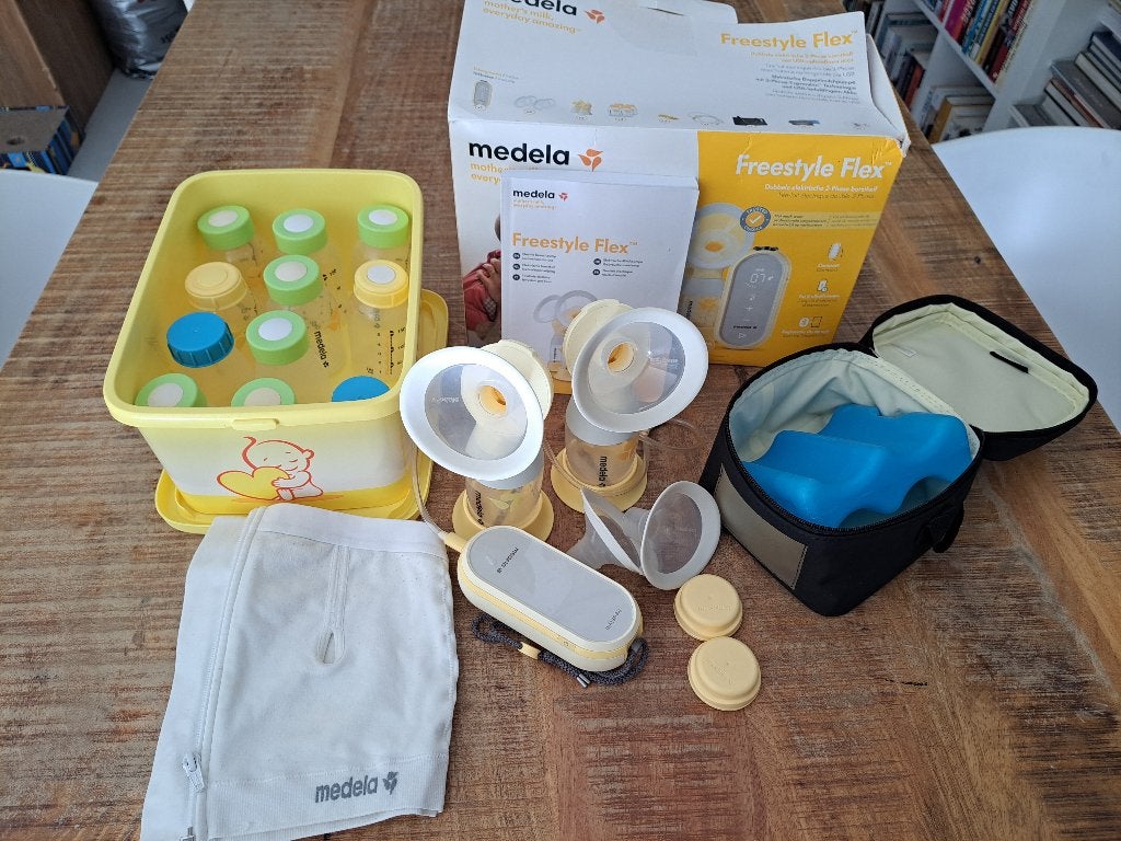 Medela Freestyle Flex Borstkolf met accessoires, Gebruikt, Medela, Borstkolf, Ophalen of Verzenden