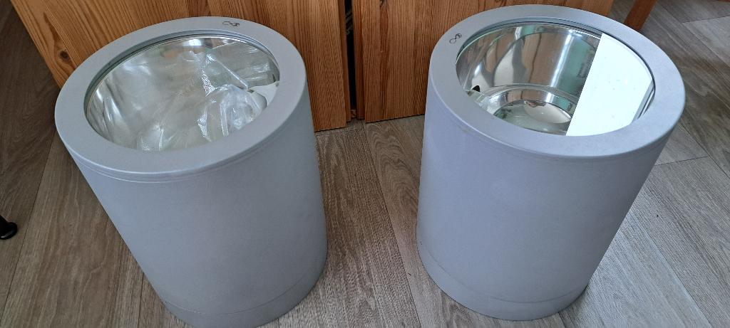 Twee grote spots 23 cm diagonaal 29 hoog, Ophalen, Nieuw, Plafondspot of Wandspot