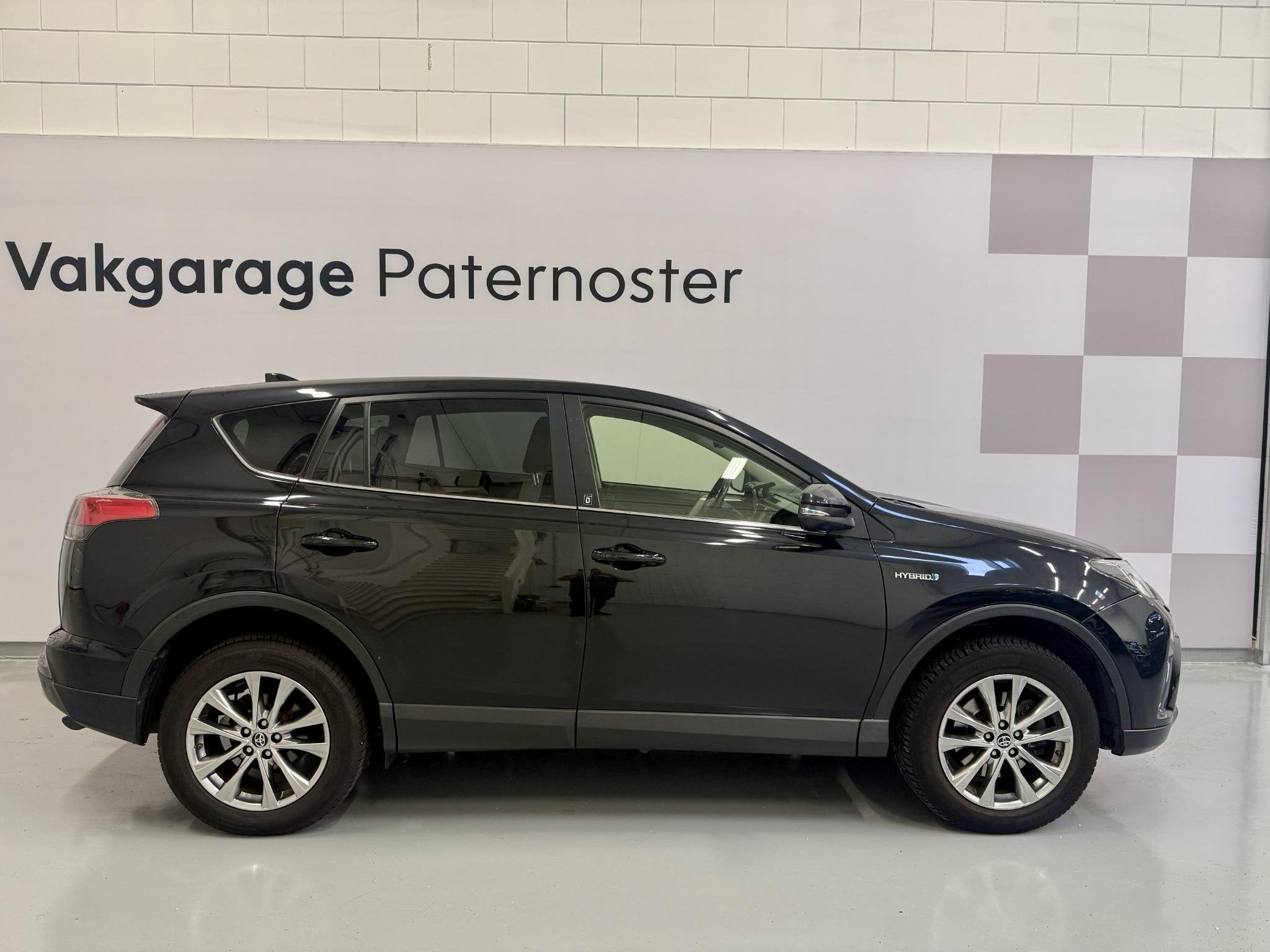 Toyota RAV4 2.5 Hybrid Dynamic Leer / PDC / Camera / Afneemb, Automatische klimaatregeling, Gebruikt, Euro 6, Zwart