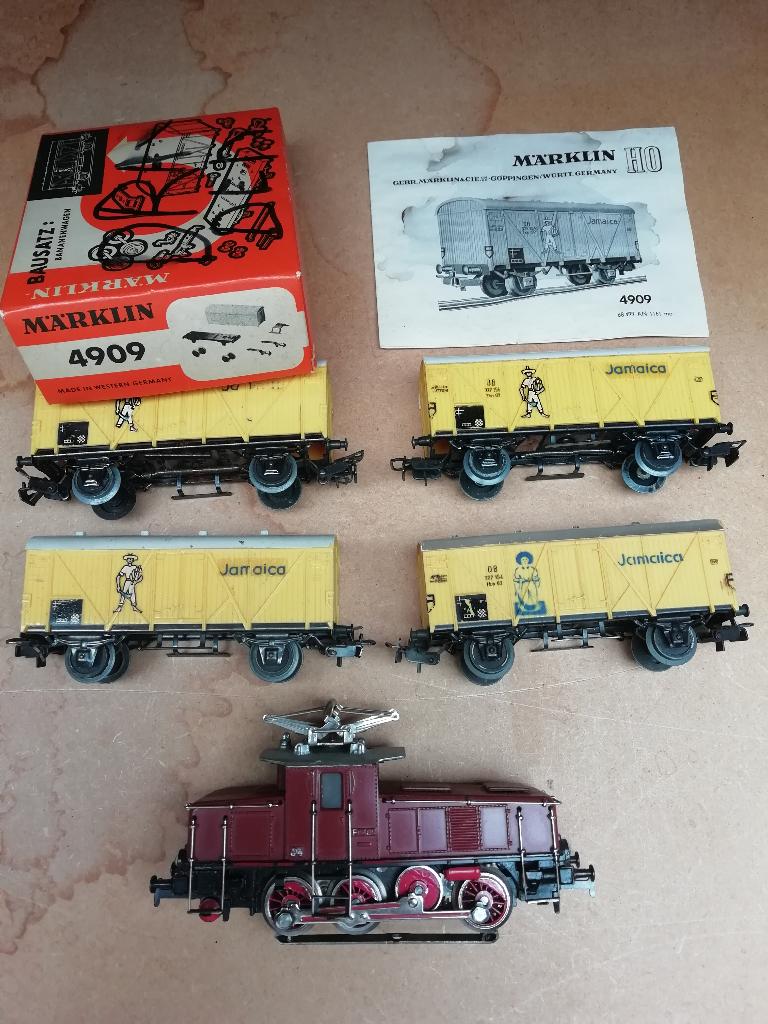 Marklin 3002 CEB 800 BR E 63 met 4x bananenwagons., Wisselstroom, Gebruikt, Locomotief, Ophalen of Verzenden