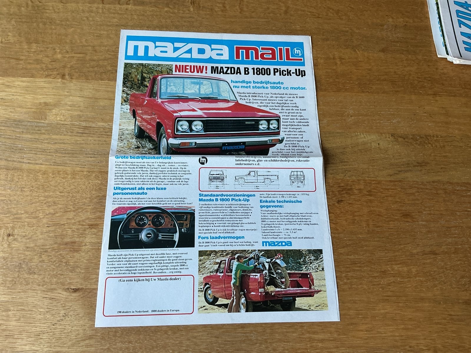 Mazda Mail folder - B1800 Pick-Up, 323, 818 - Jaren '70, Boeken, Ophalen of Verzenden, Zo goed als nieuw, Mazda