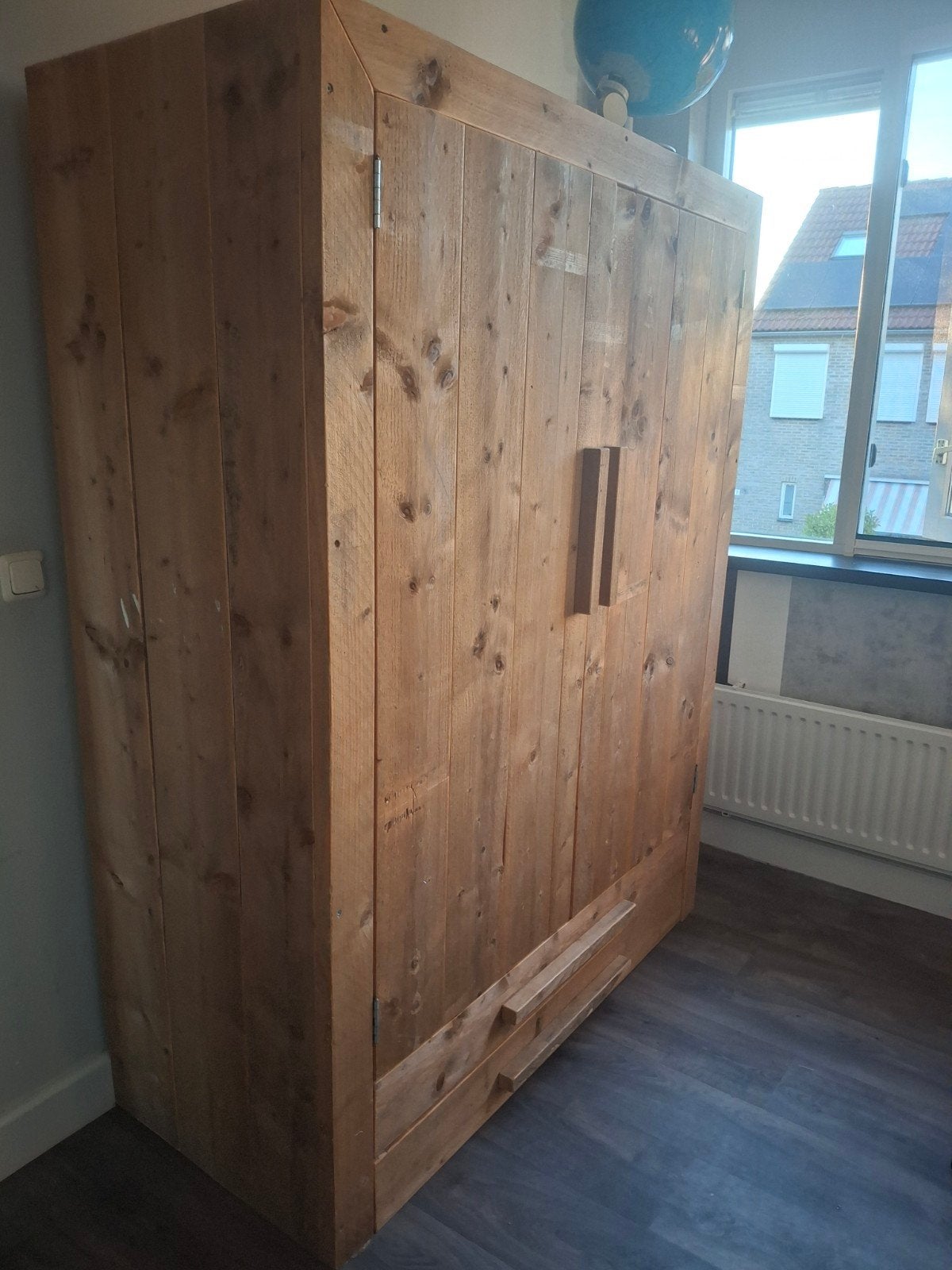 Massief houten kledingkast met deuren en lades, Huis en Inrichting, Ophalen, Gebruikt, Rustiek, 150 tot 200 cm