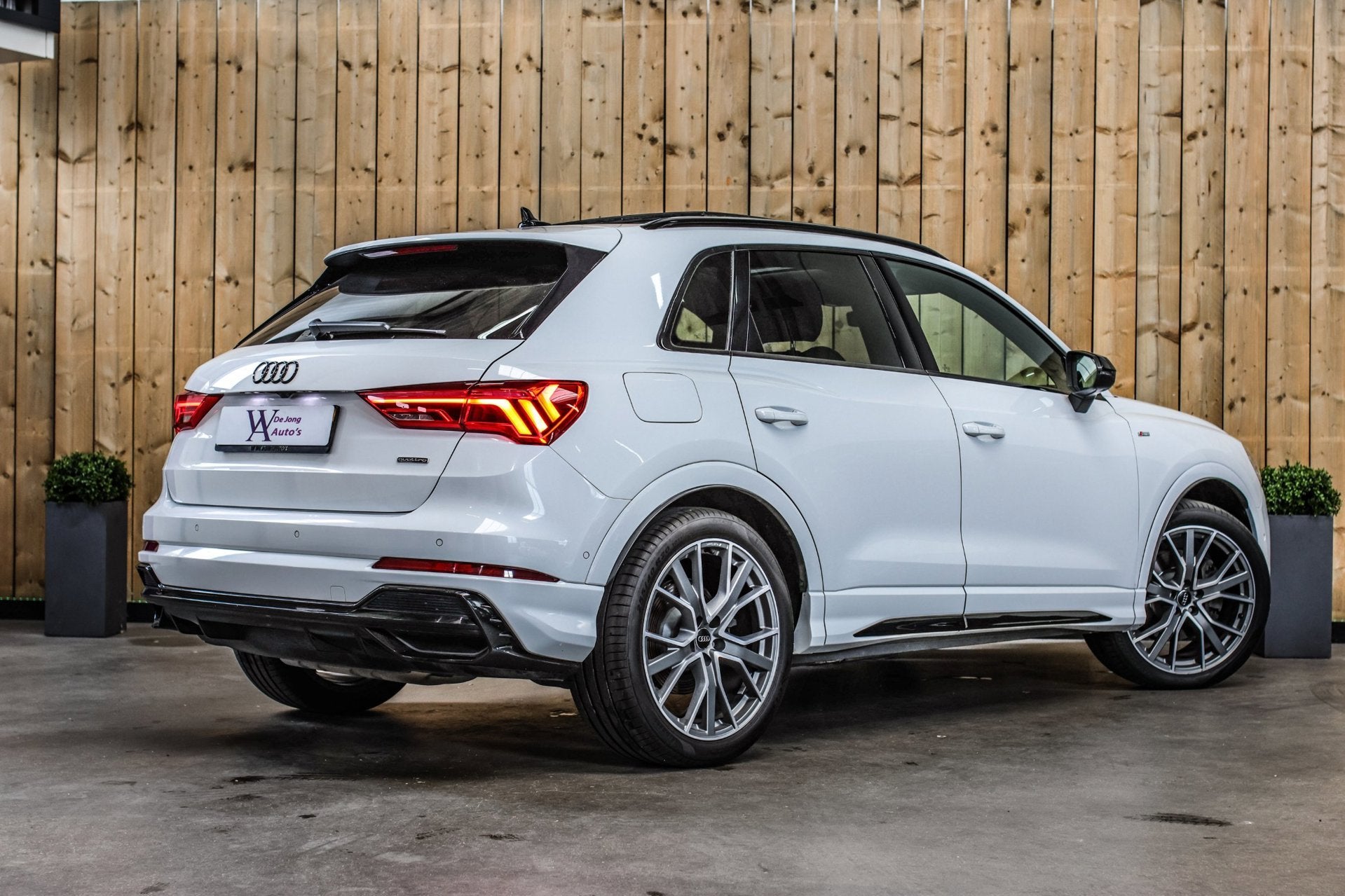 Audi Q3 40 TFSI Quattro S-Line *Pano*360 Camera*Keyless*Trek, Auto's, Audi, Automaat, Euro 6, 1984 cc, Leder en Stof