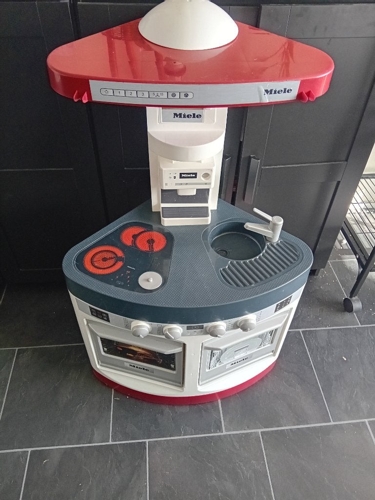 Miele keukentje met een zak keukenspullen, Ophalen of Verzenden, Gebruikt, Jongen of Meisje
