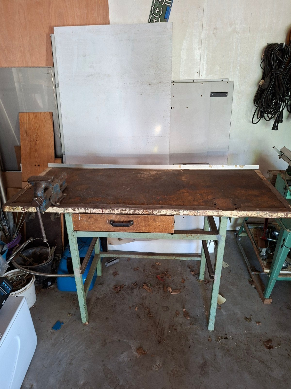 Robuuste werkbank met bankschroef en lade, Doe-het-zelf en Verbouw, Ophalen, Gebruikt, 120 tot 170 cm, Bankschroef
